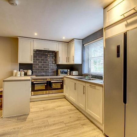 6 Dbl Bed, Central Huddersfield House Inc Parking Esterno foto
