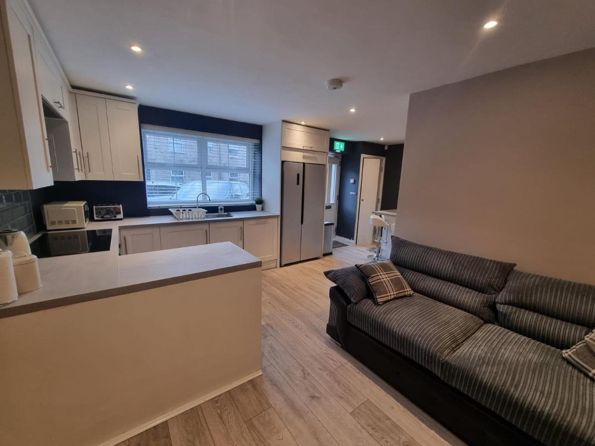 6 Dbl Bed, Central Huddersfield House Inc Parking Esterno foto