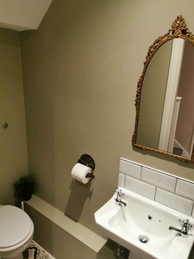 6 Dbl Bed, Central Huddersfield House Inc Parking Esterno foto
