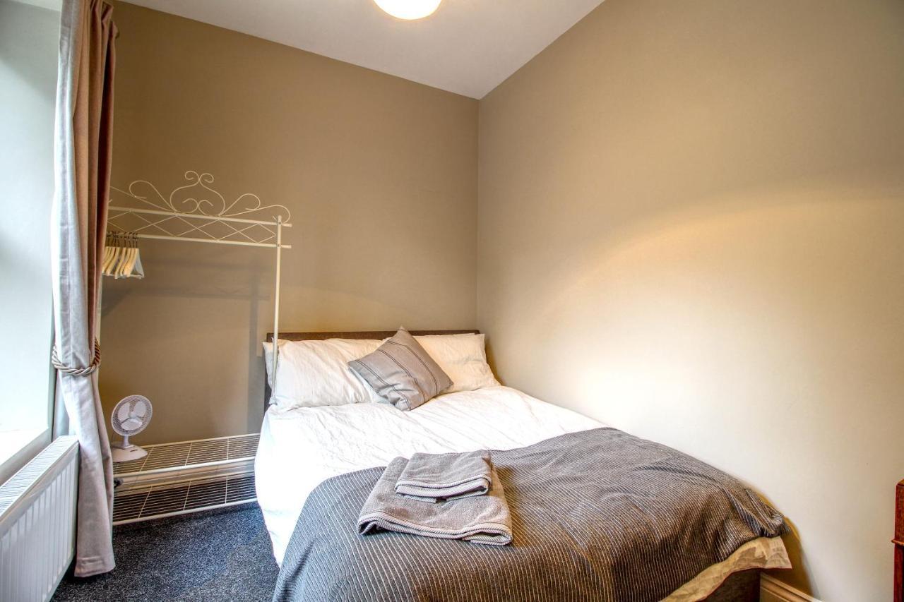 6 Dbl Bed, Central Huddersfield House Inc Parking Esterno foto