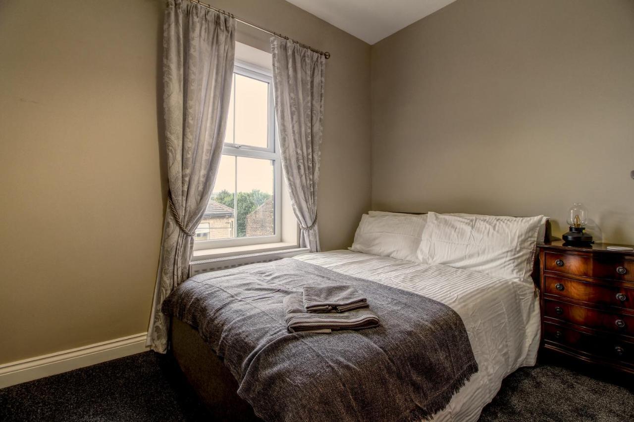 6 Dbl Bed, Central Huddersfield House Inc Parking Esterno foto