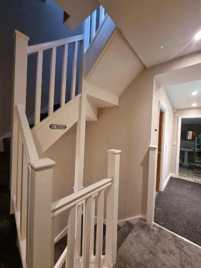 6 Dbl Bed, Central Huddersfield House Inc Parking Esterno foto