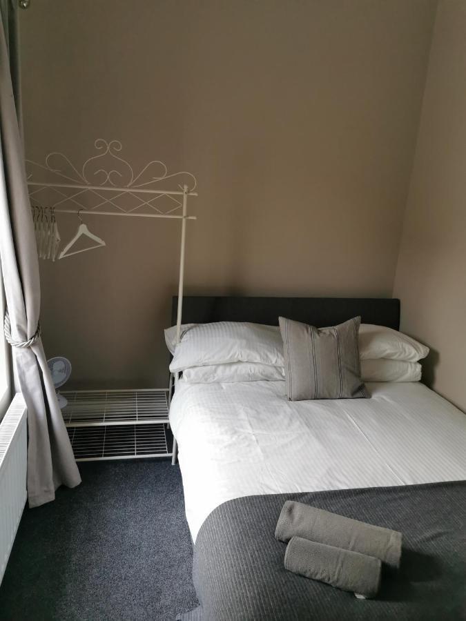 6 Dbl Bed, Central Huddersfield House Inc Parking Esterno foto